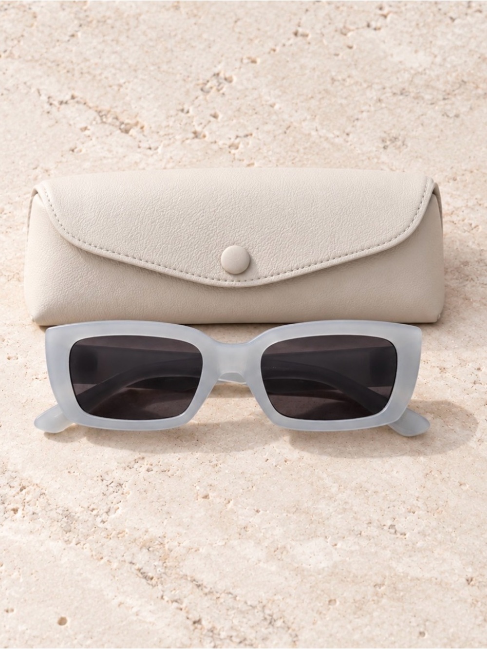 Women’s Rectangular Sunglasses in Light Gray